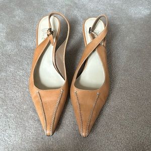 Circa Joan and David heel